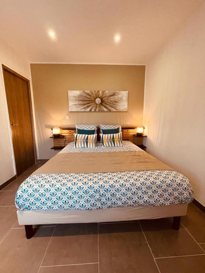 Appartement La Vaihere En Camargue, L'hibiscus Et Le Magnolia *
