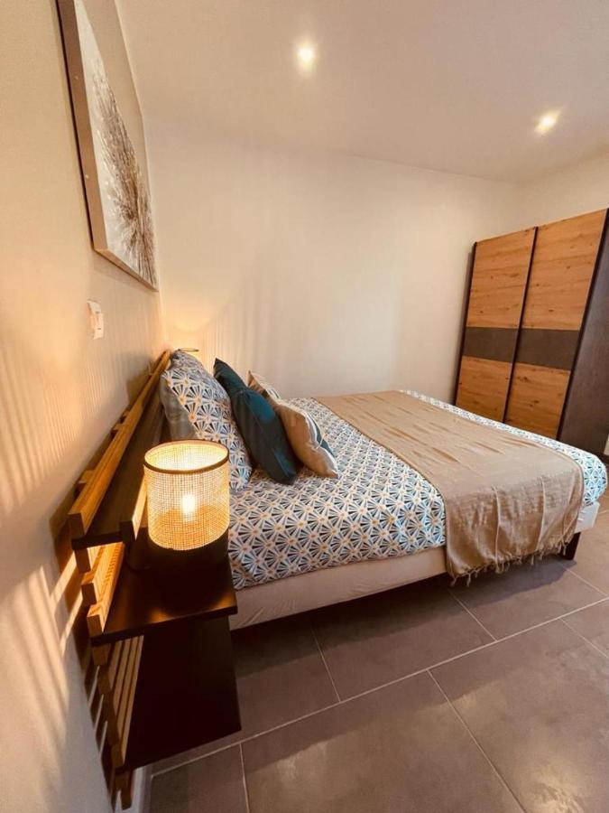 La Vaihere En Camargue, L'hibiscus Et Le Magnolia Appartement