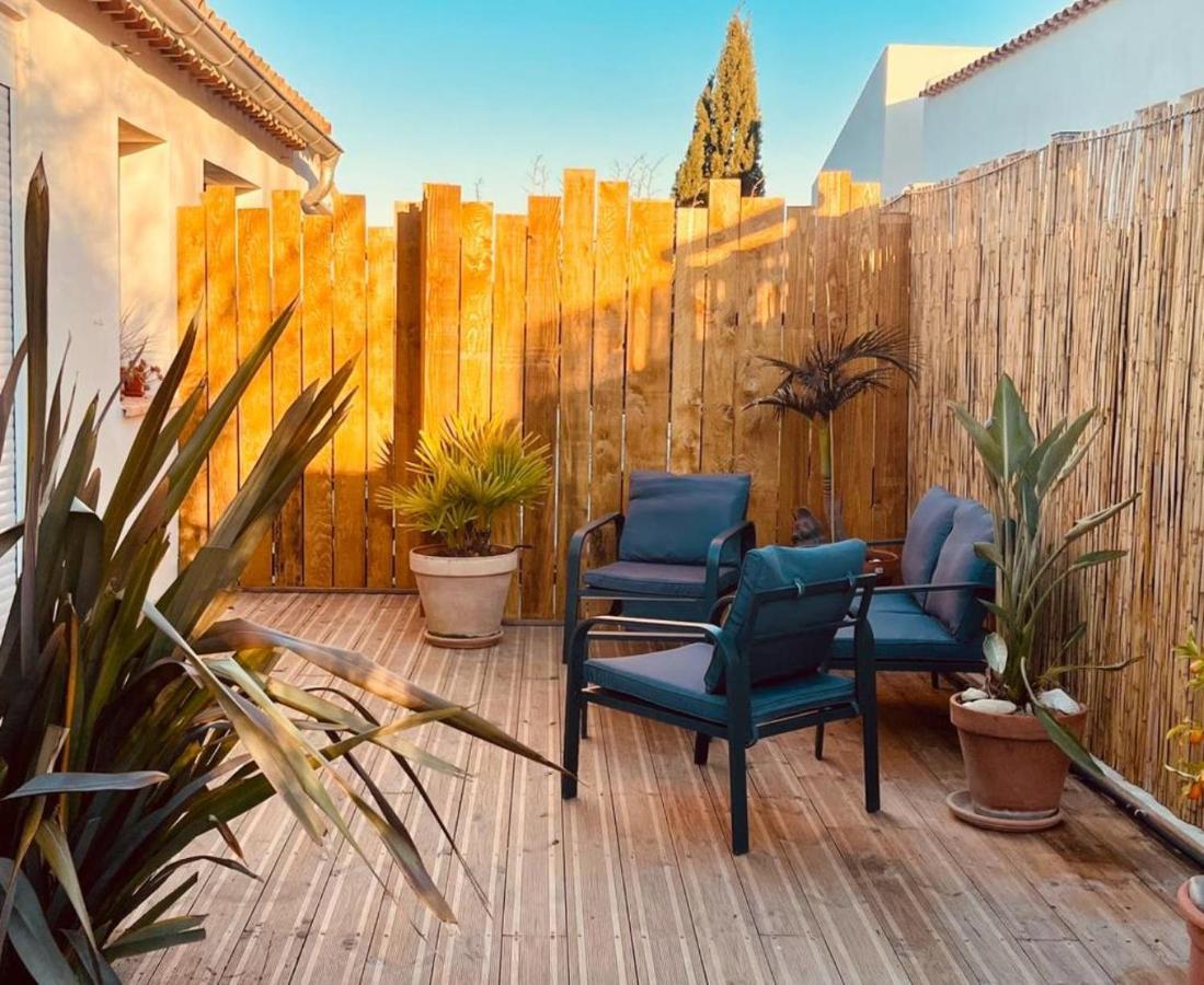 La Vaihere En Camargue, L'hibiscus Et Le Magnolia Appartement