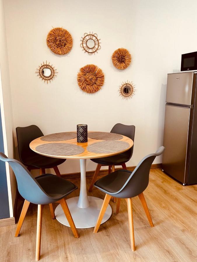 Appartement La Vaihere En Camargue, L'hibiscus Et Le Magnolia